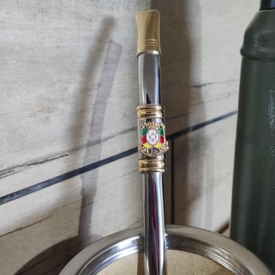Bomba de Chimarrão Inox 25cm Mil Furos Brasão Bojo Rosca Escovinha Bortonaggio
