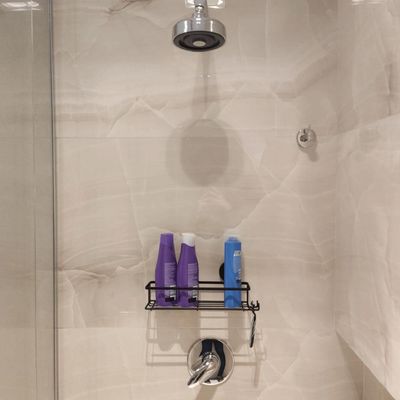 Suporte Porta Shampoo Prateleira com Ventosa Preta com Gancho Multiuso Faciliti
