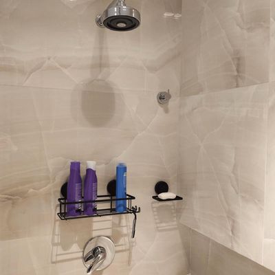 Suporte Porta Shampoo Prateleira com Ventosa Preta com Gancho Multiuso Faciliti