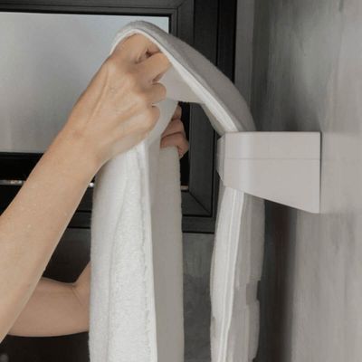 Kit 4 Acessórios para Banheiro Fixação Adesivo Bege Porta Shampoo Toalheiro Papeleira Tampa Eleve