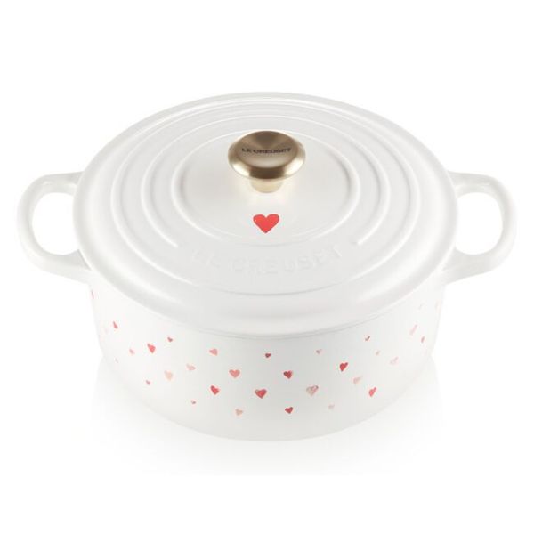 PANELA REDONDA SIGNATURE LE CREUSET 22CM BRANCO CORAÇÕES COM PEGADOR DOURADO 21177228451450