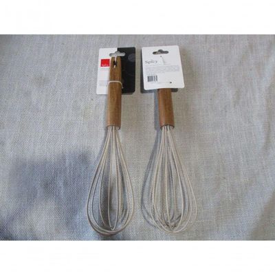 Colher Batedora De Silicone Com Cabo De Madeira Spicy Bege