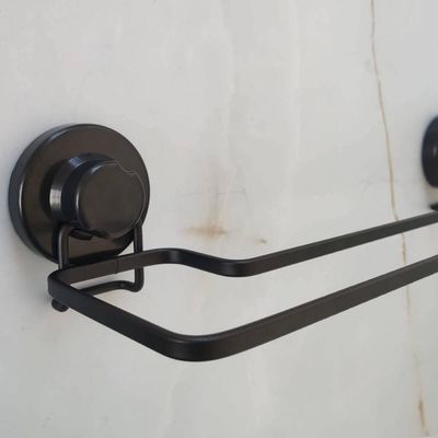 Porta Toalha Preto com Ventosa Faciliti Toalheiro para Banheiro Rosto ou Banho Schmitt