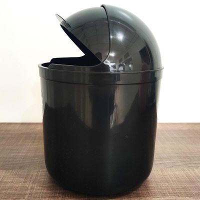 Lixeira Plástica De Cozinha Pia com Tampa Capacete e Abertura Frontal 4 litros UZ Preto