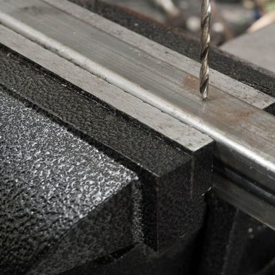 Torno De Bancada Fixo Nº8 Ferro Nodular Vonder Morsa De Mesa Profissional com Base Fixa