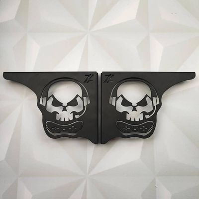 Mão Francesa Aço Preta 20cm Caveira Gamer Decorativa para Prateleira Zarg