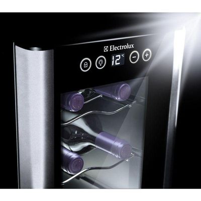 Adega Electrolux 8 Garrafas 1 Porta Preta Acabamento Em Alumínio (acb08) - Bivolt Bivolt