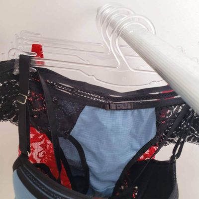 Cabide para Lingerie Cristal com Encaixe para Alças Organizadores Expositores Lojas