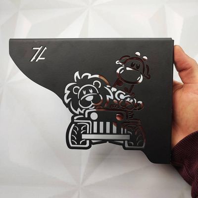 Mão Francesa Decorativa Preta 20cm Menino Safári Aço para Prateleira Zarg