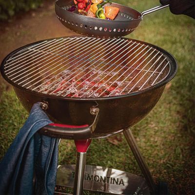 Churrasqueira Tramontina de Aço Esmaltado a Carvão TCP-560L Bafo Grelha de Inox com Rodas e Tampa