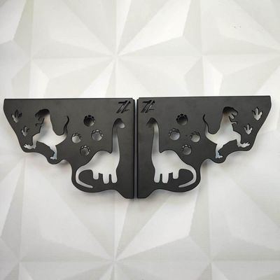 Mão Francesa Preta Aço Decorativa 20cm Dinossauros Menino para Prateleira Zarg