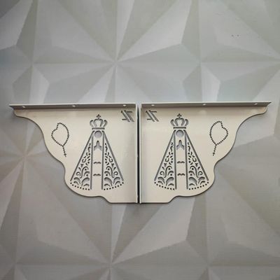Mão Francesa Ornamentada Nossa Senhora Aparecida Aço Branca 20cm Zarg