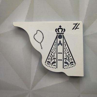 Mão Francesa Ornamentada Nossa Senhora Aparecida Aço Branca 20cm Zarg