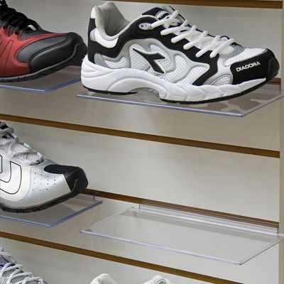 Expositor de Calçados Painel Canaletado Adulto Mostruário de Sapatos Tênis para Loja