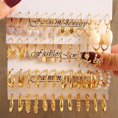 Conjunto de Brincos Elegantes com Pérolas, Ouro e Prata para Mulheres 36