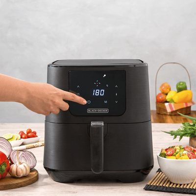Fritadeira Airfryer sem óleo Black+Decker AFD7-B2 com painel digital 7 litros 220V