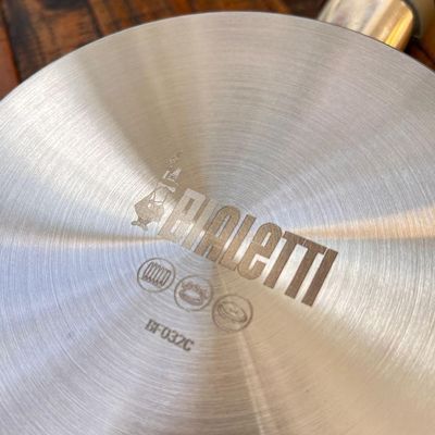 Frigideira Bialetti Petravera em alumínio 24cm cinza