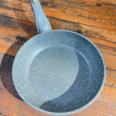 Frigideira Bialetti Petravera em alumínio 24cm cinza