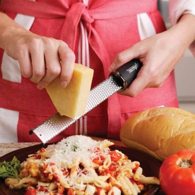 Ralador em Aço Inox Microplane Classic Zester Preto