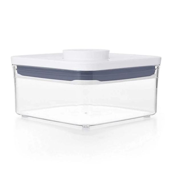Pote em acrílico com tampa hermética Oxo 8x17x17cm 750ml
