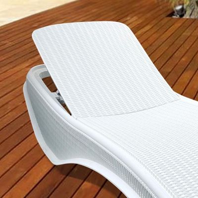 Kit 2 Espreguiçadeiras Dubai Premium Rattan + Mesa Baú Capri Branca
