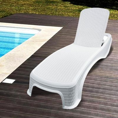 Kit 2 Espreguiçadeiras Dubai Premium Rattan + Mesa Baú Capri Branca