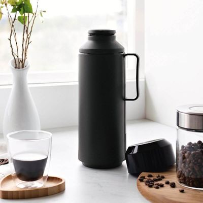 Garrafa Térmica 1L Tramontina Exata Plástico Preto com Ampola de Vidro Tampa Rosqueável