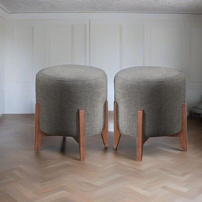 Kit 2 Puff Decorativo Para Sala Redondo Luxo Dallas Suede Cinza