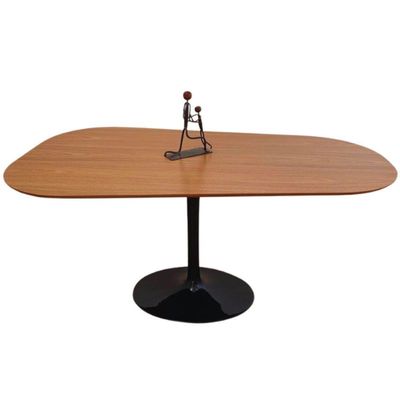 Saarinen Organica Oval Preta 160x90 Em Freijo