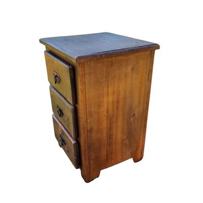 Mesa De Cabeceira Rústica De Madeira Com 3 Gavetas – 60cm De Altura