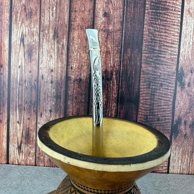 Bomba para Chimarrão Inox Bojo Mil Furos Estampada 24cm Escovinha Bortonaggio