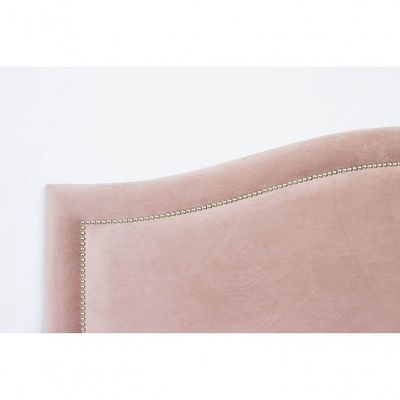 Cabeceira Casal Curva Luxo 140x60 Veludo Rosê - Tachas Prata
