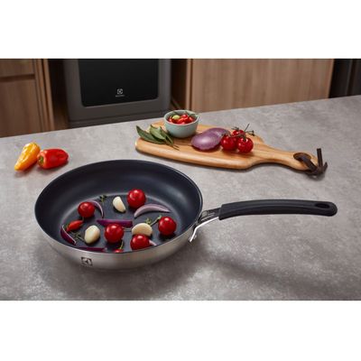 Frigideira Electrolux Inox com Revestimento Antiaderente 24cm Não se aplica