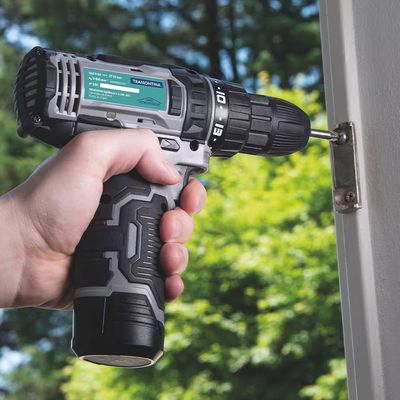 Parafusadeira Furadeira com Maleta e Bateria 10,8 V 30 peças Tramontina Preto / Bivolt
