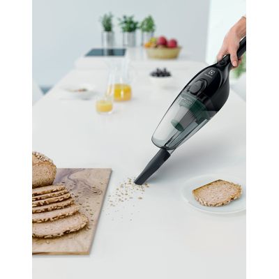 Aspirador de Pó Vertical com Fio Electrolux 1100W 2 em 1 Filtro HEPA Preto (STK12) 220V