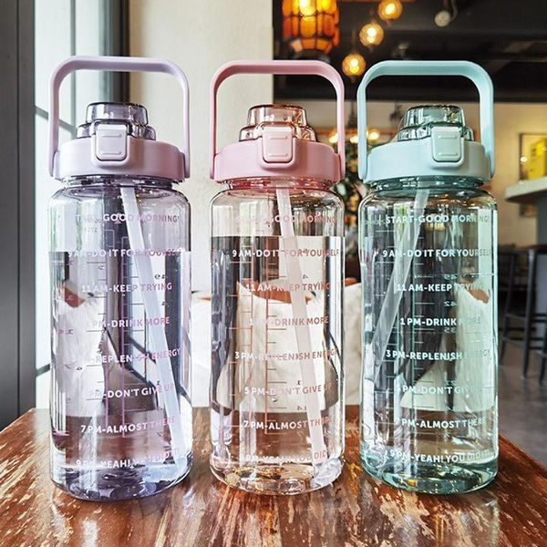 Garrafa de Água de 2 Litros com Canudo para Viagem roxo