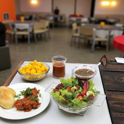 Saladeira Forma Andrea com molheira e colher: Elegância e praticidade para servir saladas 3 Litros
