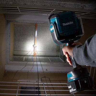 Lanterna De Led Sem Bateria 18V Li-ion Dml812 Makita