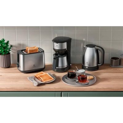 Cafeteira Elétrica Electrolux Efficient, 1,2 Litros, Jarra Inox ECM22 Preto / 220V