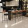 Banqueta Baixa Cozinha Sala Jantar Bancada Milão L02 Couríssimo Camel Linho Chumbo - Lyam Decor