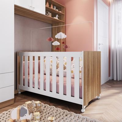 Berço Infantil Simples Com Rodas, Regulagem De Altura E Grade Mdf 133cm Nogal Com Branco