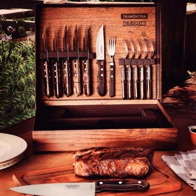Kit para Churrasco Tramontina Tábua de Carne Facas Garfos Aço Inox e Madeira Polywood 15 Peças