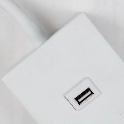 Arandela Nordecor Aine Usb Led Com Interruptor Bivolt Branco 3000k