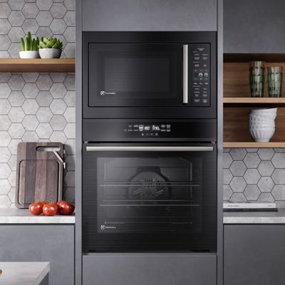 Micro-ondas de Embutir Electrolux 34L Preto Experience com Descongelamento Assistido (ME3BP) 220V