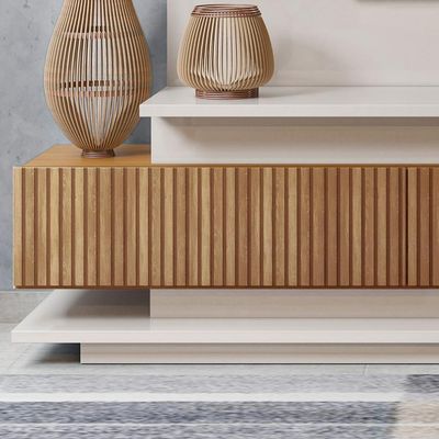 Estante Home Para Até 65 Polegadas Com 2 Portas Efeito Ripado 3d Off White Perolizado-jequitiba Off White Perolizado-jequitiba