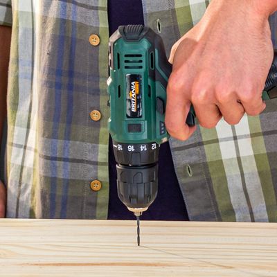 Parafusadeira e Furadeira Britânia Hobby BPF03M Com Estojo Bivolt