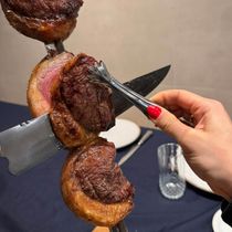 Pegador de Carne Inox Pequeno 16cm Churrascaria Frios Gelo Rodizio Mini Pinça com Garra