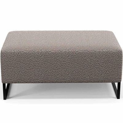Puff Decorativo Sala De Estar Cléo 90cm Base De Ferro Preto W01 Bouclê Bege - Lyam Decor