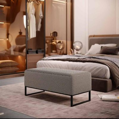 Puff Decorativo Sala De Estar Cléo 90cm Base De Ferro Preto W01 Bouclê Bege - Lyam Decor