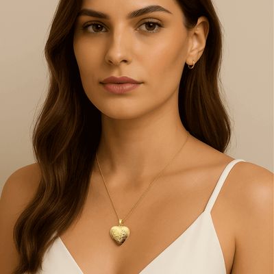 Colar Relicário Coração Floral banhado em Ouro - até 2 fotos